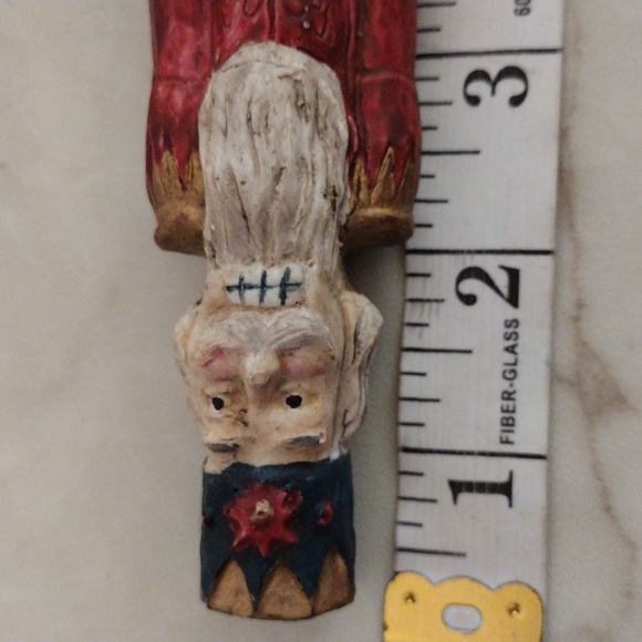 Beautiful nutcracker statue. - Picture 10 of 13